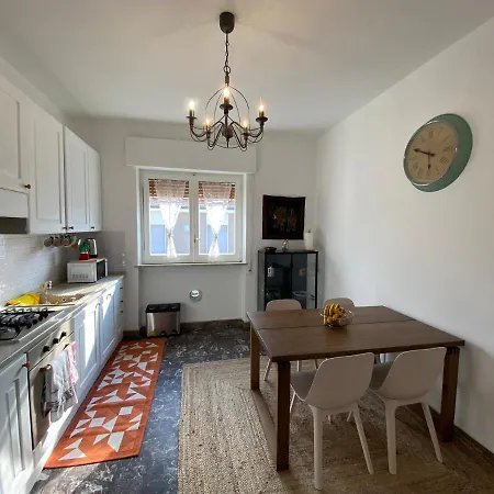 Lovely 2-bedroom 2 Min Walk From The Beach Pineto