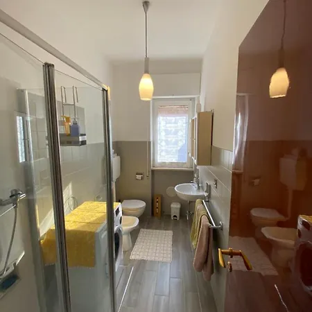 Lovely 2-bedroom 2 Min Walk From The Beach Apartment *