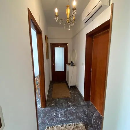 Apartment Lovely 2-bedroom 2 Min Walk From The Beach Pineto
