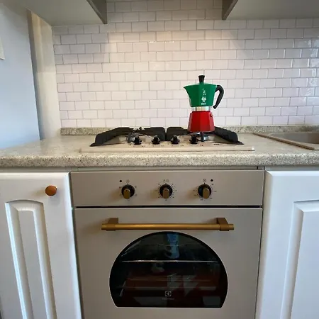 Apartment Lovely 2-bedroom 2 Min Walk From The Beach *
