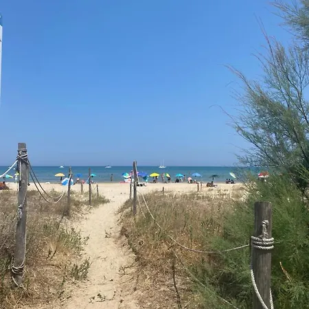 Lovely 2-bedroom 2 Min Walk From The Beach Apartment